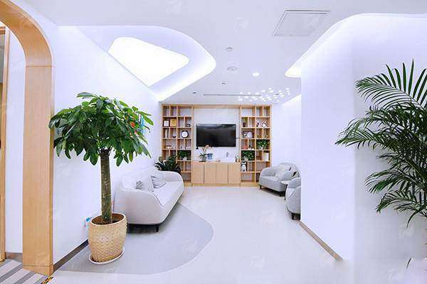 五、真实实例见证水杨酸焕肤显著成效