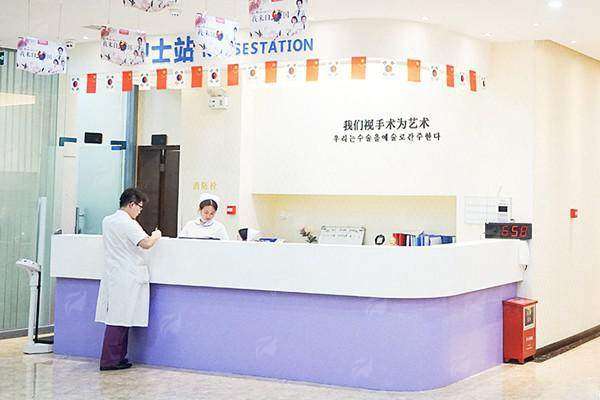 三、曾桂芳医生的自然派风格解析