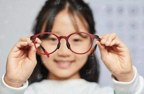 <strong>三、实例参考:成效与口碑的真实映照</strong>