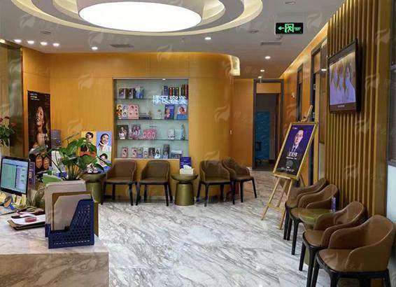 二、成都铜雀台做吸脂,医生团队靠谱吗?