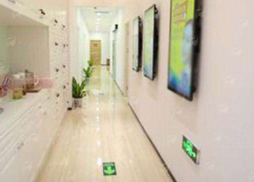 三、深圳富华医疗美容医院奥美定取出价格贵吗？与同城其他机构对比如何？