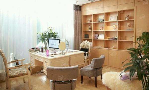 三、在济南韩氏整形做双眼皮修复，价格和流程是怎样的？