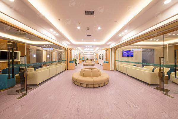 广州紫馨医疗美容医院尹卫东隆胸好吗？用户反馈与医院正规资质介绍