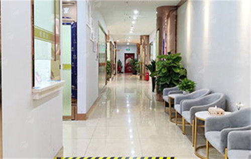 东莞星采医疗美容门诊部特色项目：双眼皮手术风格与价格表-新颜智尚小程序一键预约！