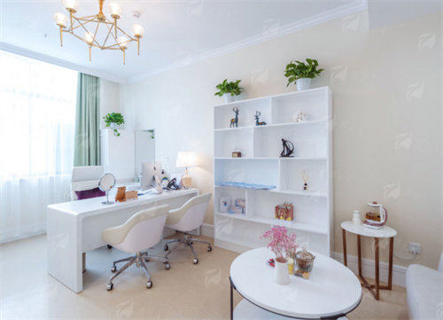 四、如何预约苏州紫馨美容的轮廓提升面诊？