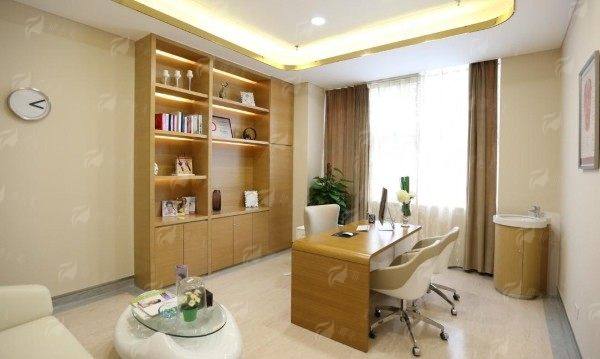 三、上海美莱整形的游远榕隆胸如何选择与预约？