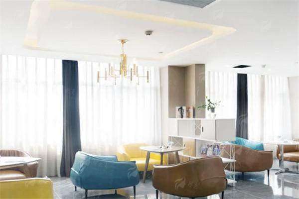 四、如何预约湖北恩施天后整形医院的祛眼袋面诊？