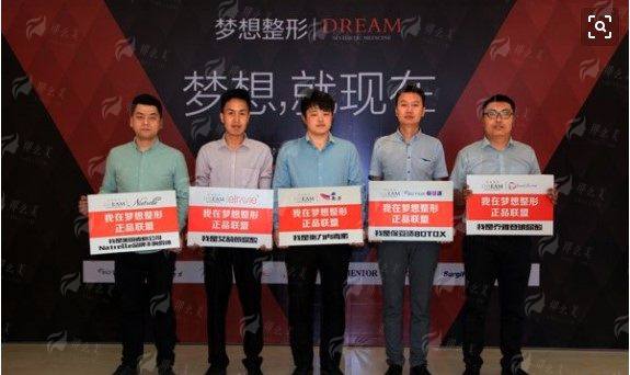 吸脂预约不难约｜揭秘兰州时光逯岩院长S曲线吸脂术，新颜智尚小程序预约挂号已开启，附医生信息与地址。