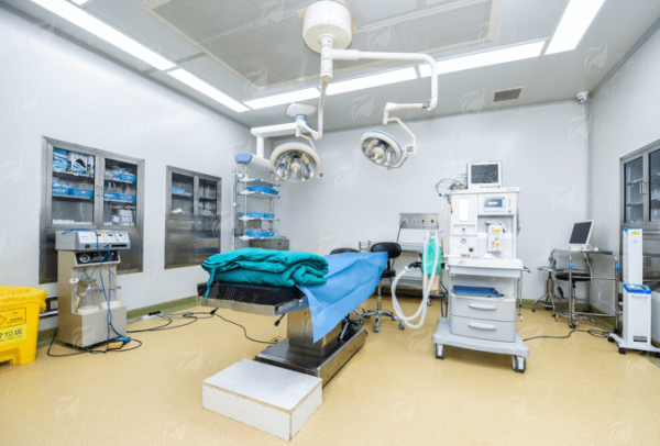 二、重庆军美谭焰红医生的自体软骨隆鼻适合解决哪些问题？