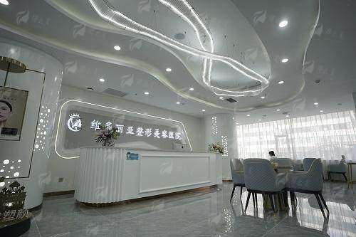 五、隆鼻术后护理与常见问题解答