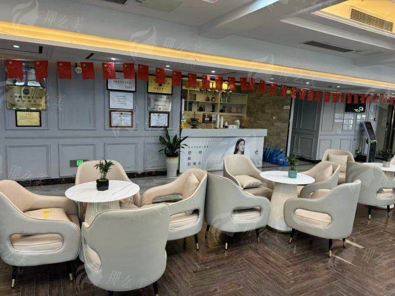 北京拉皮实力派黄寅守医生案例大公开！价格表一览，新颜智尚小程序一键预约省心快速