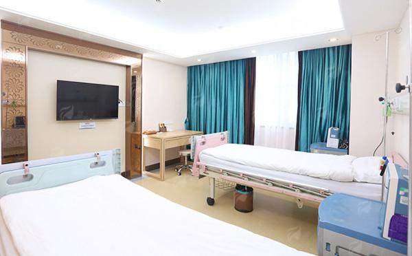 三、在广州做鼻子修复，程鹏医生的价格和同城对比如何？