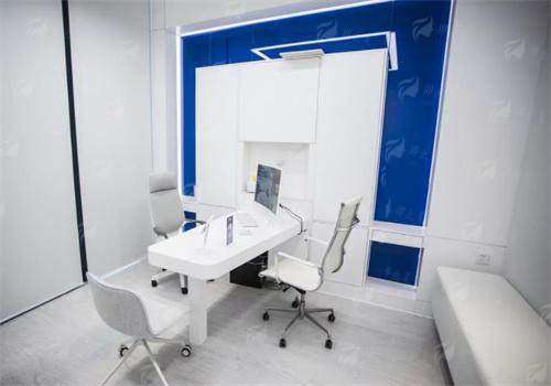 一、成都八大处医疗美容医院刘国琴医生的专精背景解析