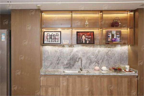 一、南京米兰柏羽（原南京华美）整形医院的石恒双眼皮怎么样？