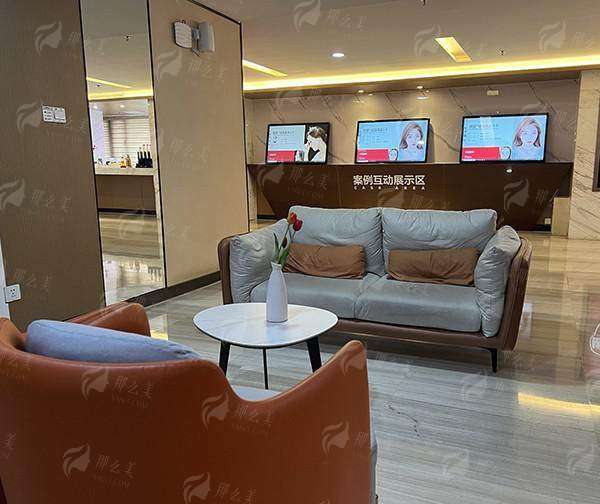 三、新疆威兹曼整形外科医院祛眼袋的价格与流程是怎样的?