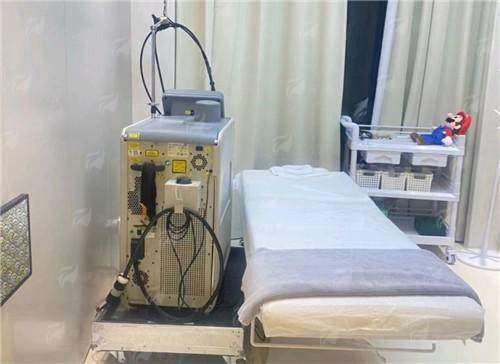 三、在杭州芳华整形做不开刀祛眼袋，流程和预约方式是怎样的？