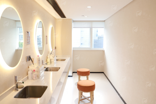 广东韩妃假体隆胸收费贵吗？全解析来啦，附坐诊地址及24小时预约通道！