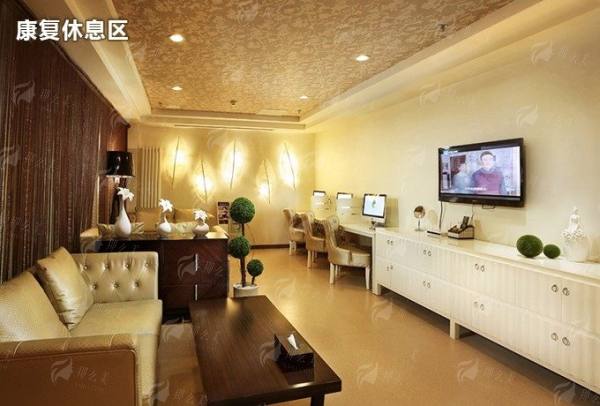 二、北京叶子医疗美容医院的隆鼻医生团队实力如何?