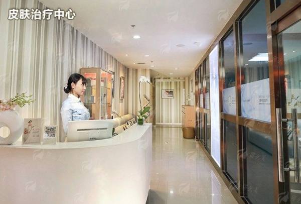 一、北京叶子医疗美容医院的隆鼻技术有什么特色?