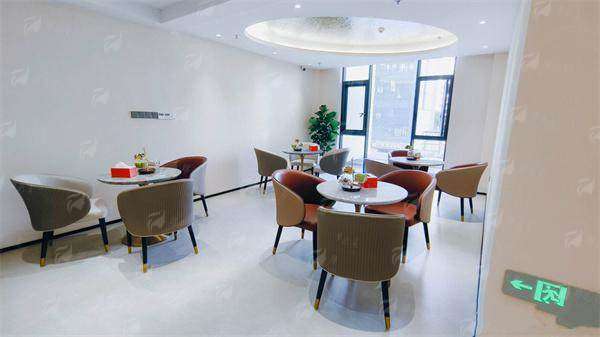 揭秘福州美琳达大腿吸脂效果，看医生介绍与价格了解，新颜智尚一键预约