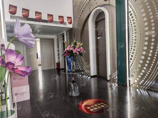 无锡卓迩医疗美容预约难？新颜智尚小程序一键预约省心快速，附热门项目价格表与医生团队介绍，线上挂号已开启！