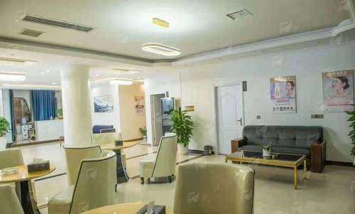 二、益阳明瑞医疗美容的隆胸价格一般费用是多少？