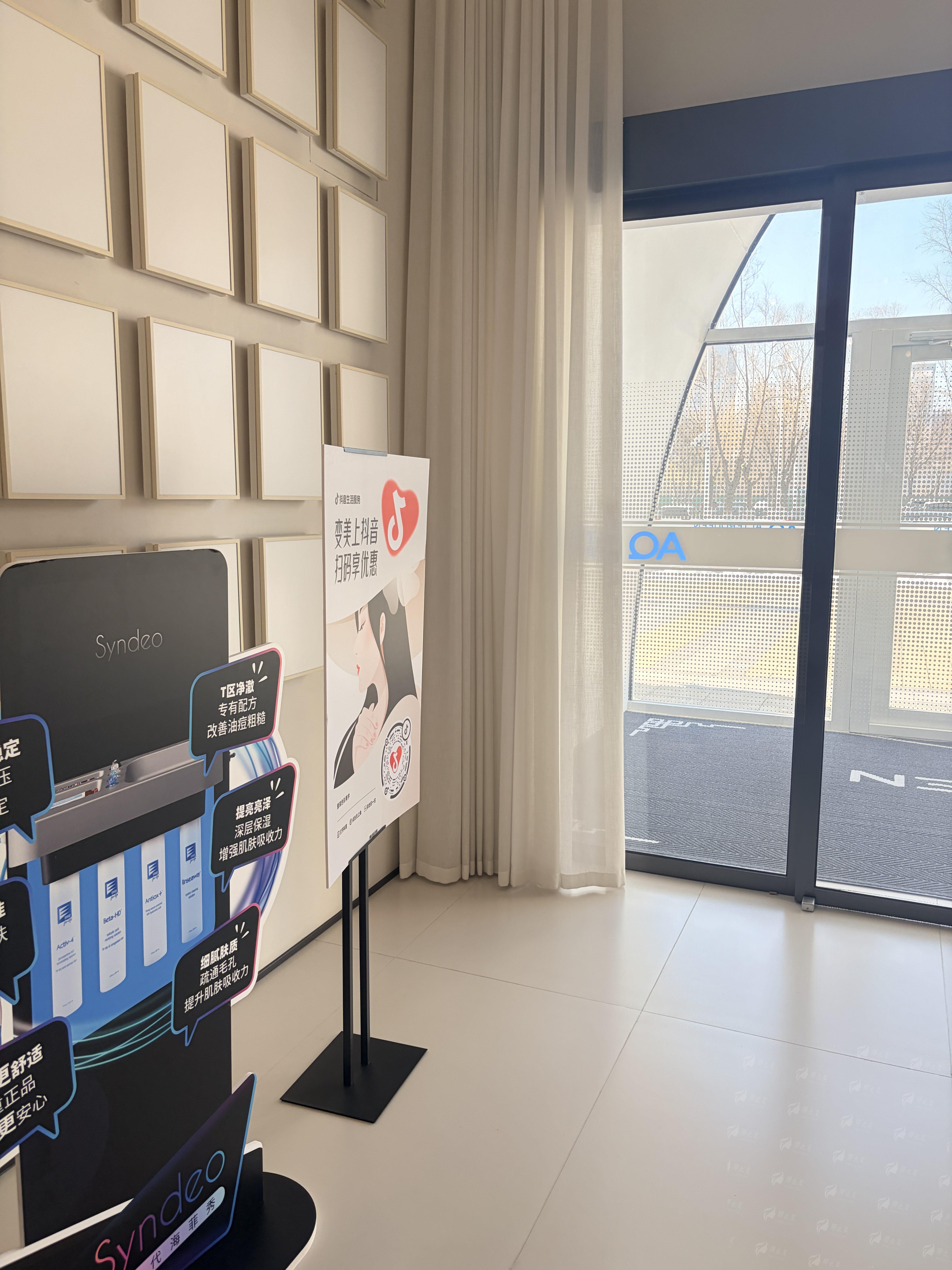 哈尔滨祛眼袋必看！瑞丽医美李国娇医生祛眼袋效果如何？价格多少？附医院地址与医生信息，新颜智尚小程序一键预约省心快速