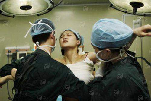 三、秦皇岛念奴娇医疗美容的隆胸医生如何选择?