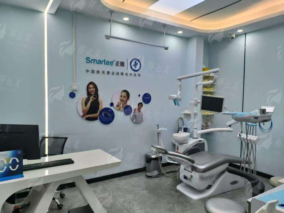 奥美定取出踩坑？广州荔湾医院齐云香医生技术、地址、费用全公开，新颜智尚小程序预约省心高效