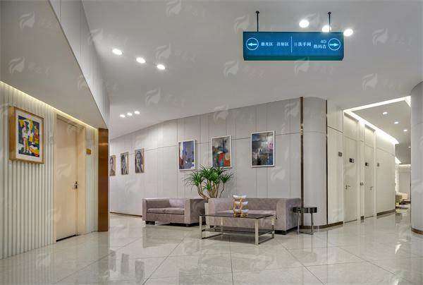 三、长沙爱思特整形的张姣姣医生做高难度眼修复，价格和流程是怎样的？