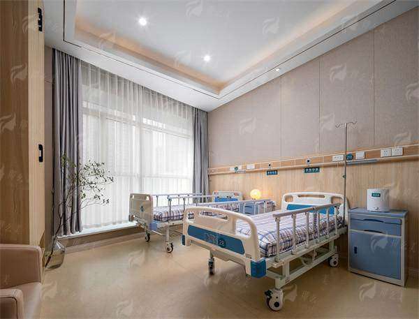 四、选择长沙爱思特整形的张姣姣医生做高难度眼修复，需要注意什么？