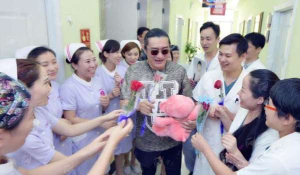 四、如何预约郑州东方整形贺洁医生进行面诊询问?