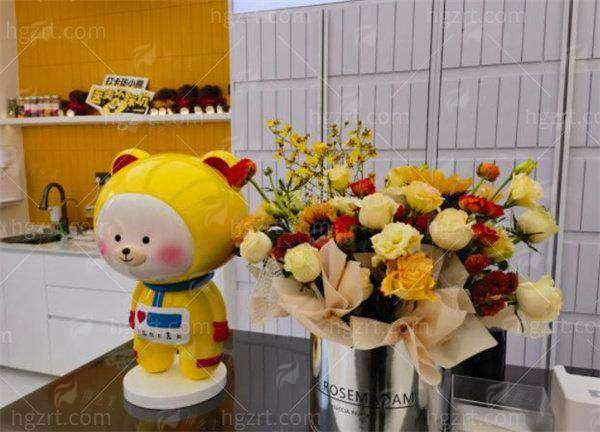 24小时新颜智尚小程序预约  周口张小熊医疗美容地址在哪？提眉手术风格优势&预约方式详解