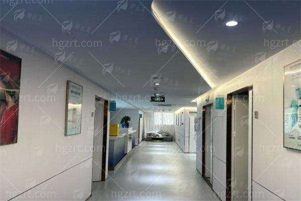 一、厦门万禾丽生植发连锁医生团队实力