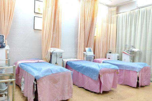 赣州华美医疗美容门诊部路卫国医生双眼皮手术价格表&案例分享-新颜智尚小程序一键预约！