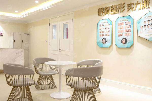 三、重庆万州华美紫馨整形医院隆胸实例真实展示