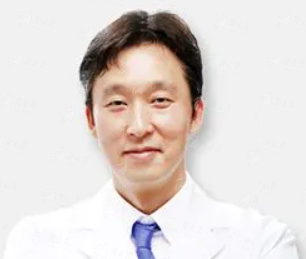 <strong>二、广州高尚的医生如何实现“黄金龙隆鼻”的个性化成效?</strong>
