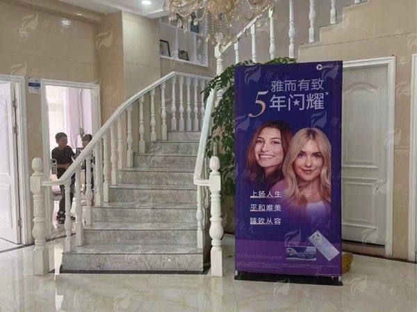 一、德州聚星医美侯中华医生：眼部精细化美学的践行者