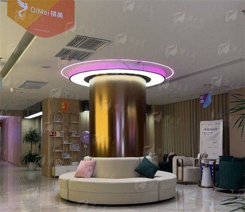 三、乳房不对称矫正的个性化方案与价格解读