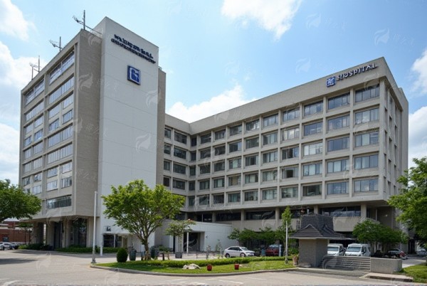 二、为什么选择成都东篱医疗美容进行黄金微针治疗？