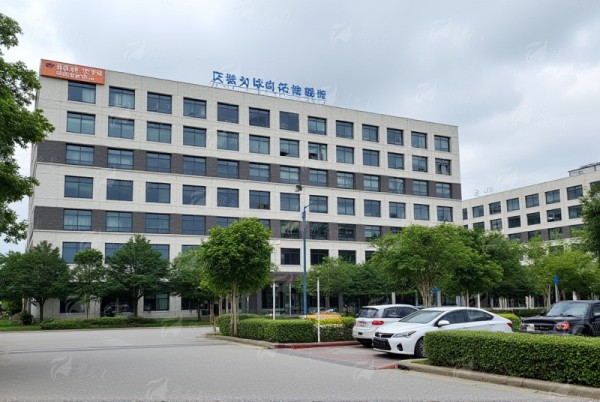 四、为什么选择成都军大医疗美容医院进行面部吸脂?