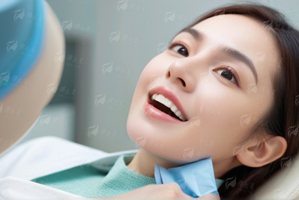 一、牙龈红肿出血是怎么回事？牙周病的早期信号